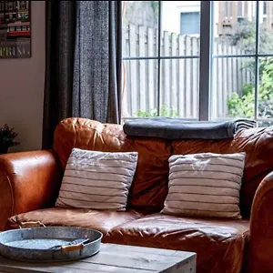Downtown Studio In Leslieville With Hot Tub Toronto