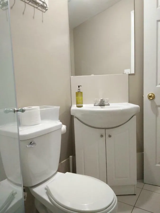 Guest house Convention Travelers Home Toronto